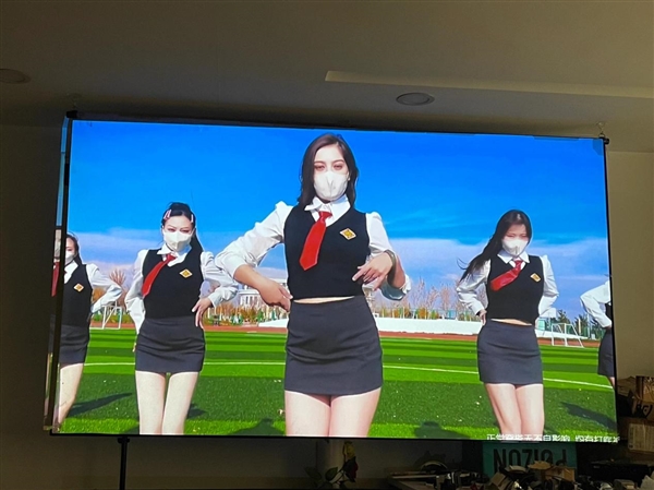 投影仪选购策略：适合小客厅使用的投影仪推荐j9九游真人游戏第一平台2024年小客厅(图2)