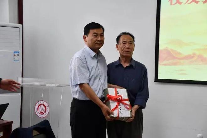 —书法家张振国向山建大捐赠作品的文化意义j9九游会(中国)网站翰墨丹心报桑梓—(图4)